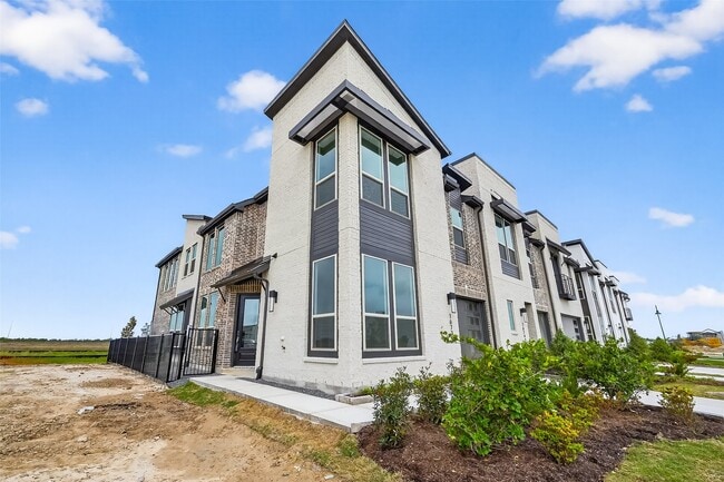 Building Photo - 16739 Lake Austin St