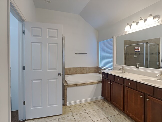 Building Photo - 2914 Crescent Oaks Park Ln