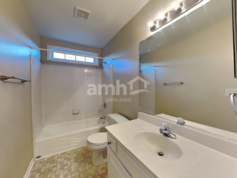 Building Photo - 3915 Red Hill Ct