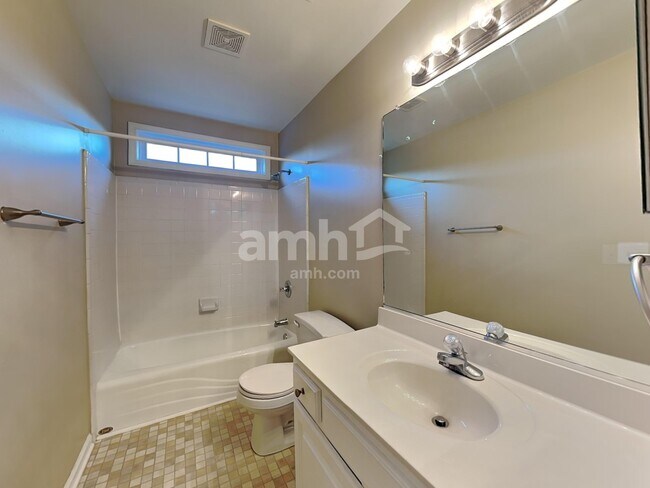 Building Photo - 3915 Red Hill Ct