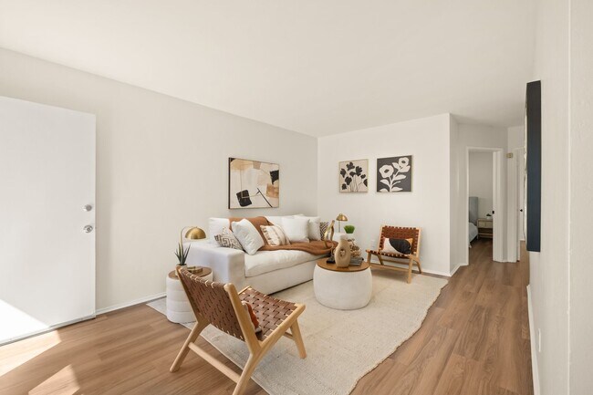 Building Photo - 4419–4423 Mississippi St — fully renovated with designer finishes throughout!