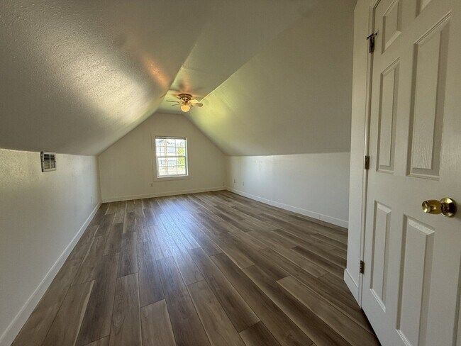 Building Photo - 2220 McKinney Ln