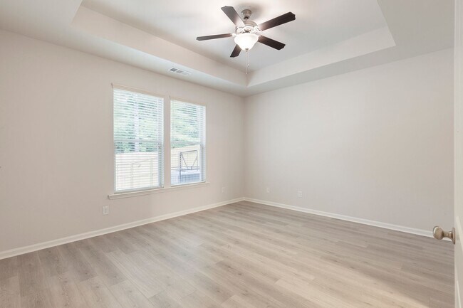Building Photo - Gorgeous 4/3 w/ 2-Car Garage in New Hawthorne Station Subdivision in College Park!