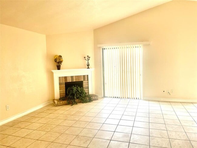 Building Photo - 8223 Woodland Willows Dr