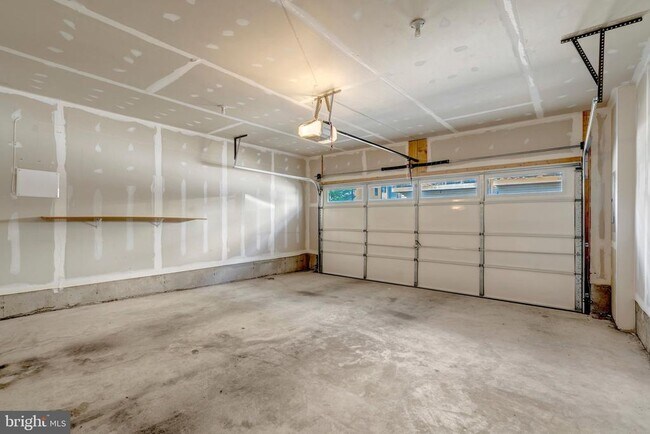 Building Photo - 8932 Dahlgren Ridge Rd