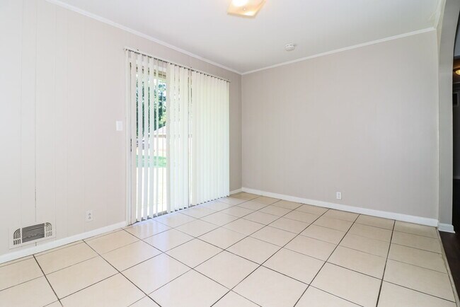 Building Photo - 5509 Joeclay Dr