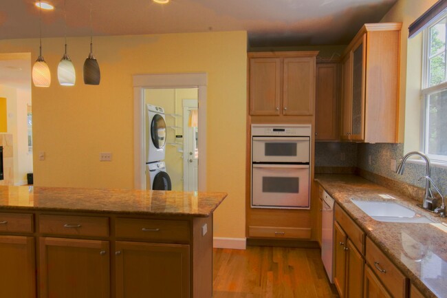 Building Photo - Prime Central Park 5bed/4ba
