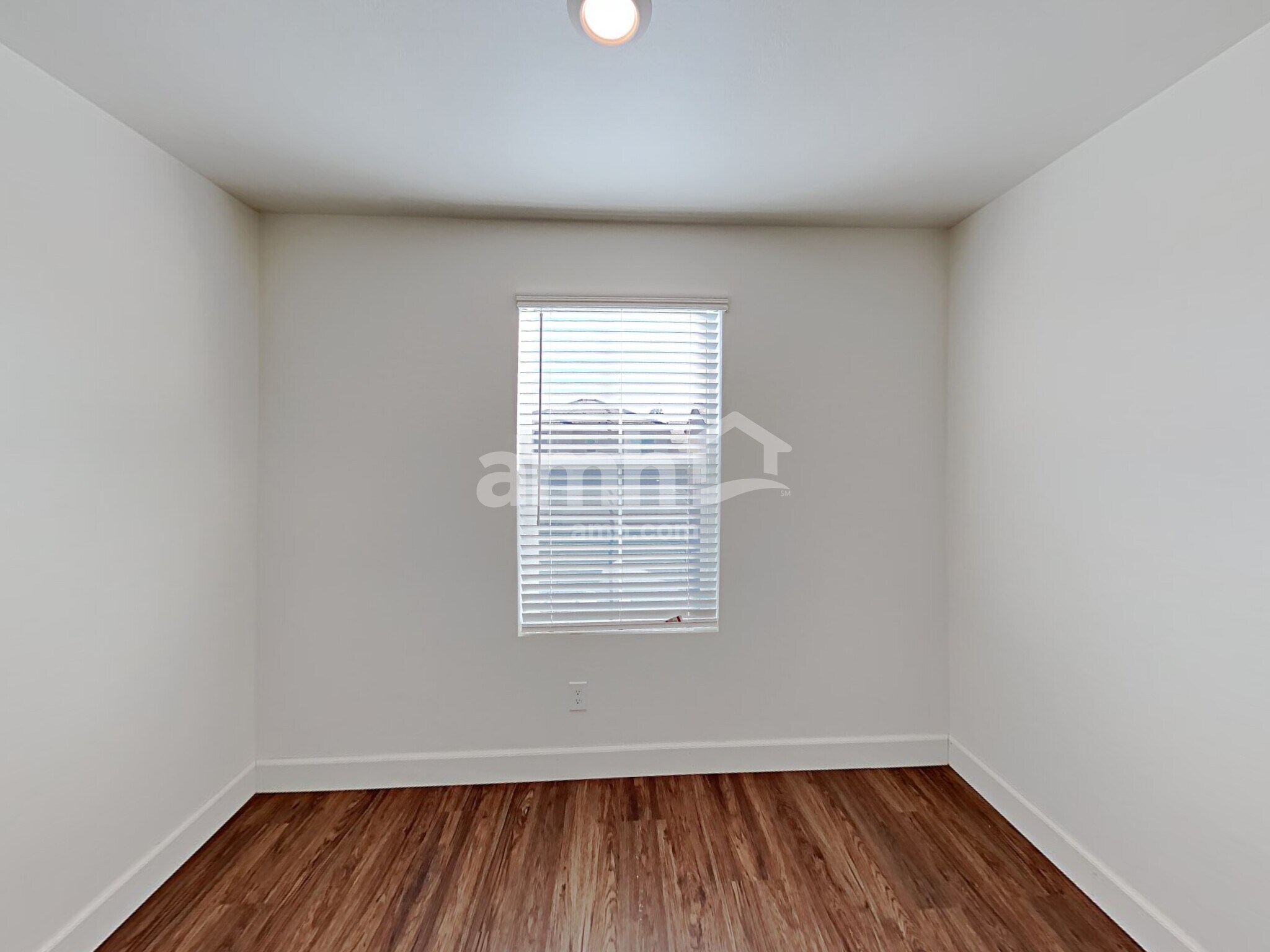 Building Photo - 632 W Hackamore Ave