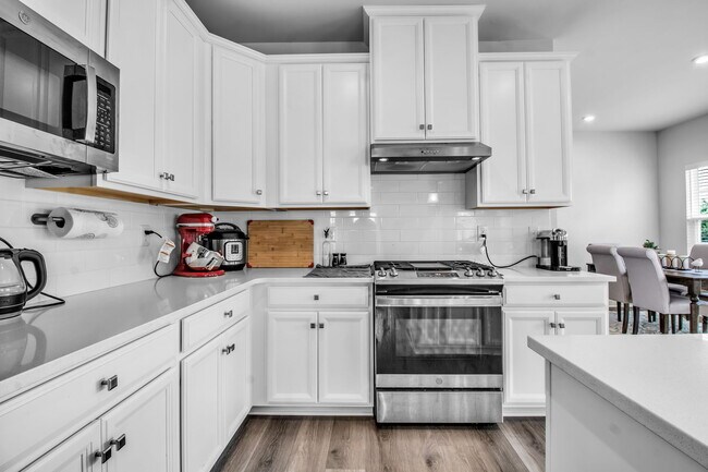 Building Photo - 4966 Brauer Dr