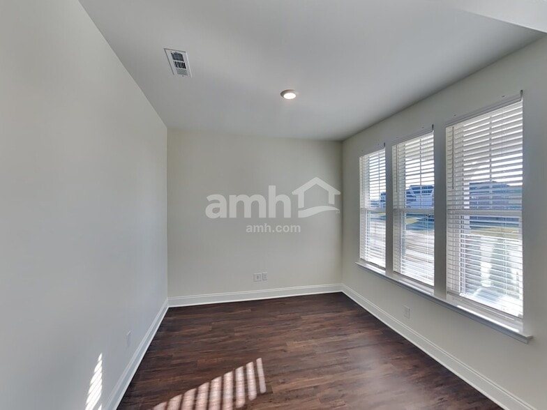 Building Photo - 122 Marin Dr