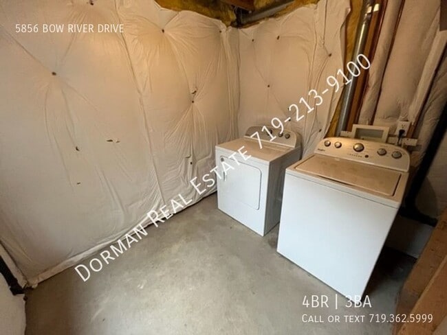 Building Photo - 4 Bed 2.5 Bath with A/C!
