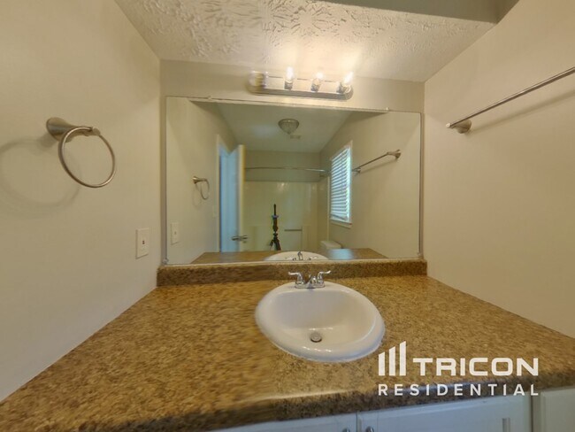 Building Photo - 125 Heritage Way