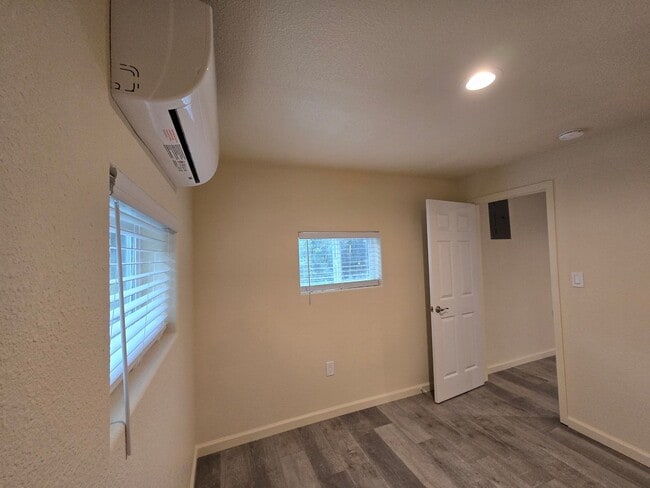 Building Photo - 398schindlerstreet.is4lease.com