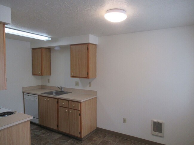 Building Photo - Quiet Two Bedroom Apartment in Keizer