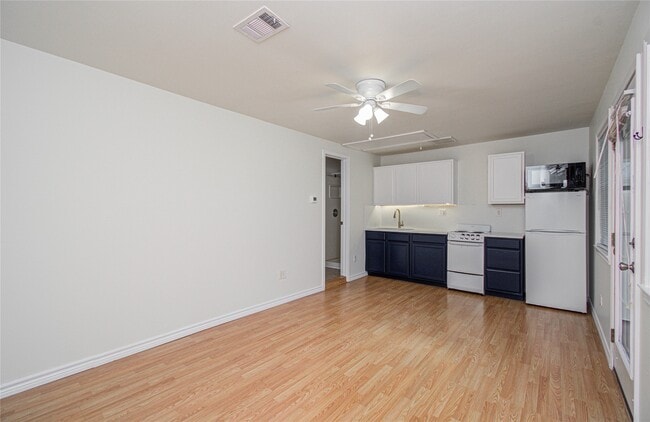 Building Photo - 15510 Cypress Garden Dr