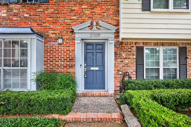 Building Photo - 2109 Lander Ln