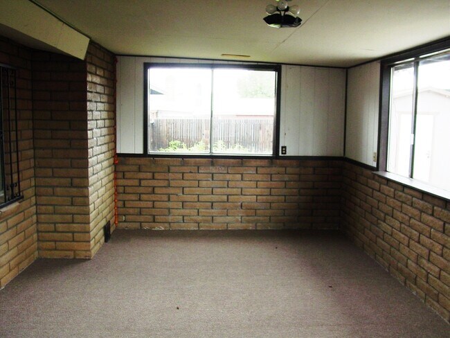 Building Photo - 3BR/2BA/2GA 1,768 sq.ft. rental in Sierra ...