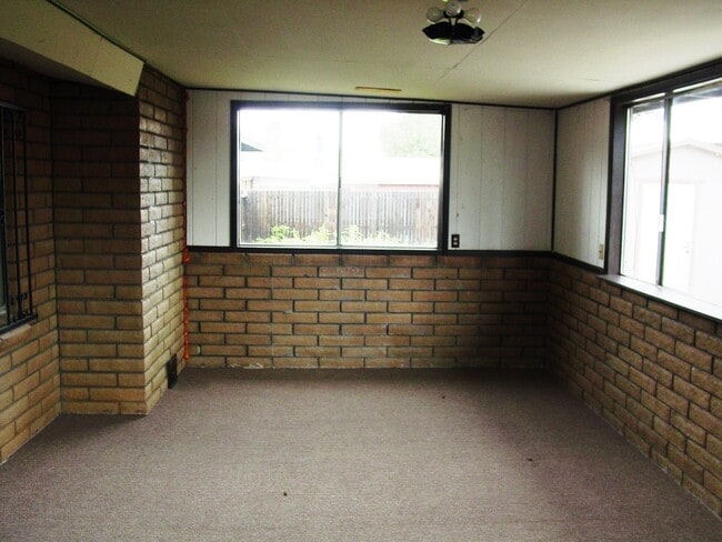 Building Photo - 3BR/2BA/2GA 1,768 sq.ft. rental in Sierra Vista, AZ- Brand New Tile In Bedrooms!!!