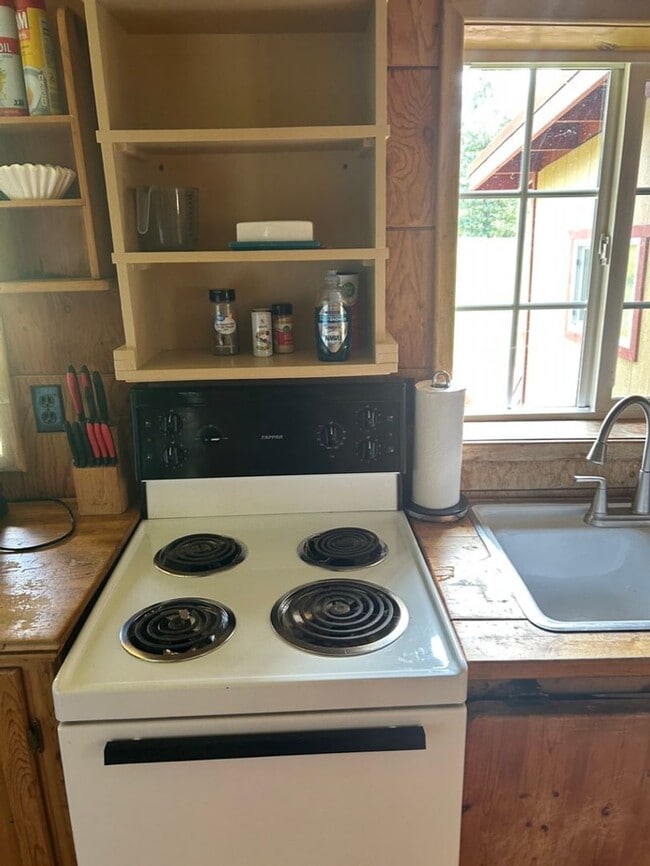 Building Photo - Rustic Cabin for Rent October 2025 thru Ma...