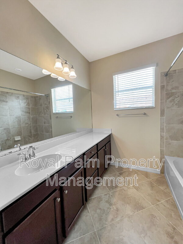 Building Photo - 8895 Via Isola Court