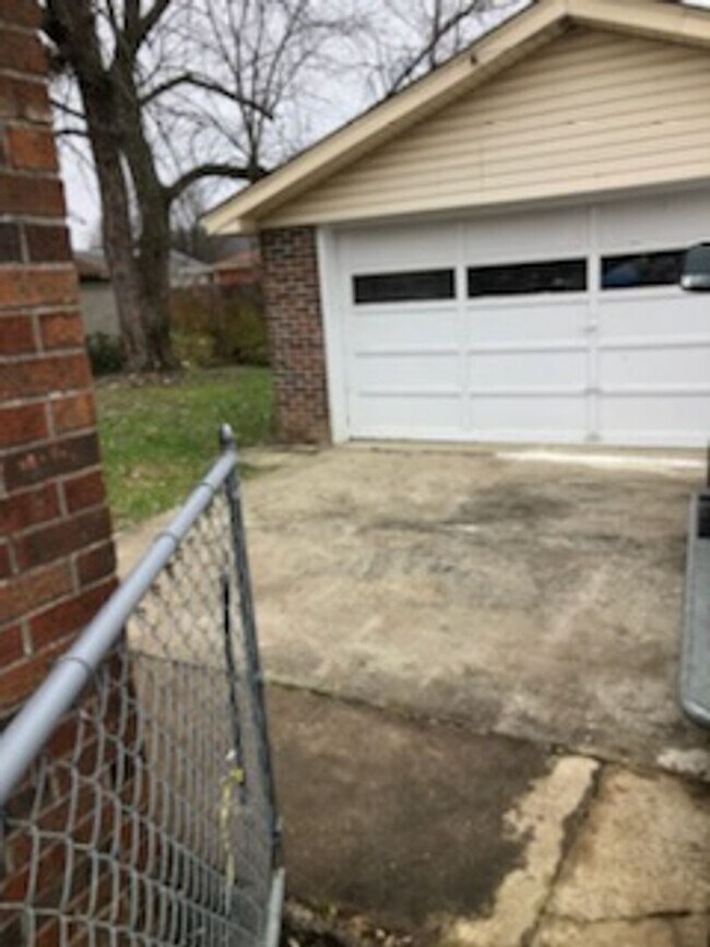 Building Photo - Nice 3 Bedroom 1 Bathroom Ranch