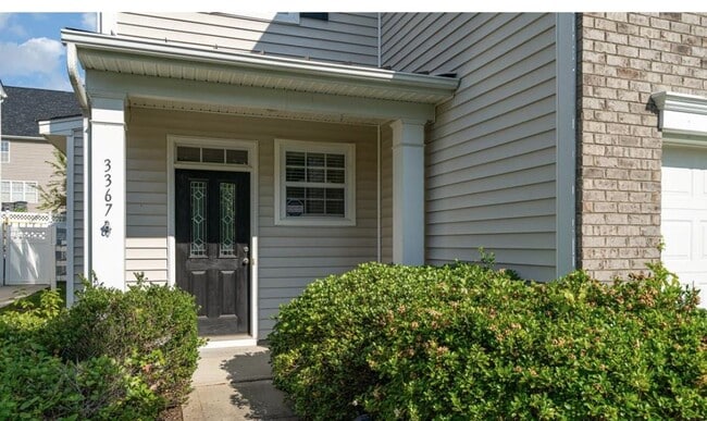 Building Photo - 3367 Streamside Dr