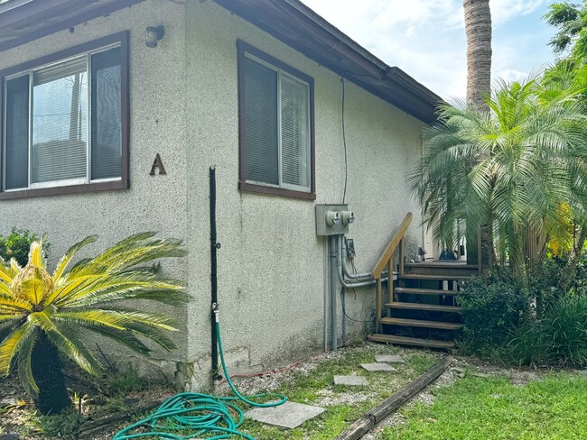 Building Photo - Cozy Island Duplex steps from the beach!