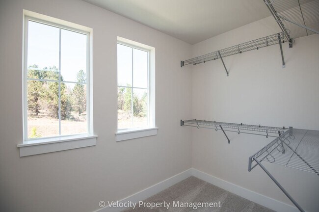 Building Photo - M555