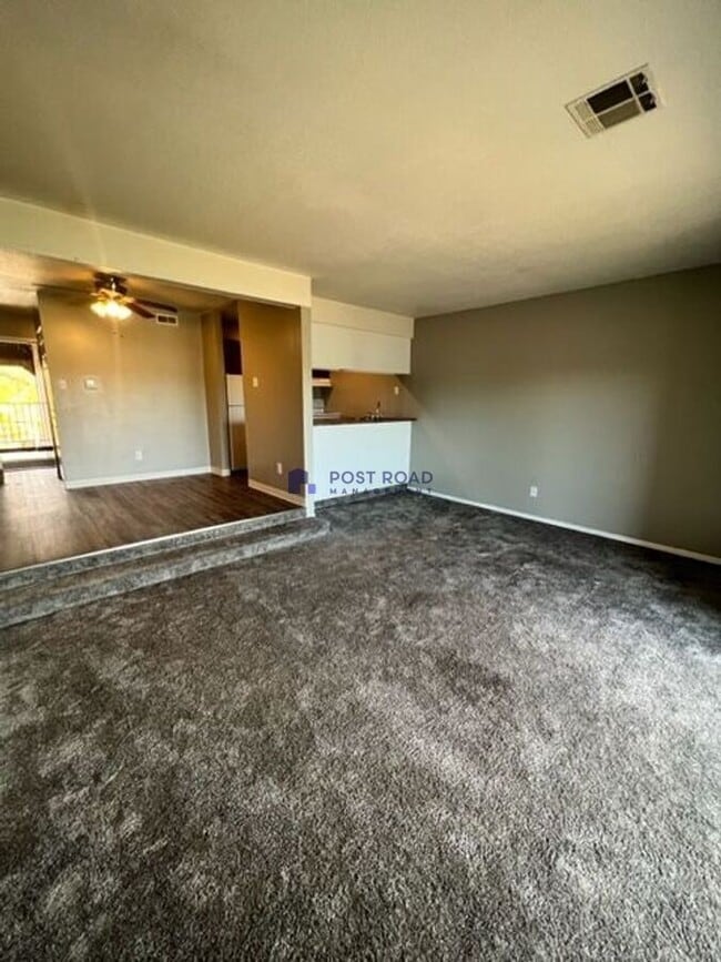 Building Photo - 555 W 27th St S