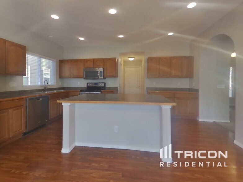 Building Photo - 6730 Silverwind Cir