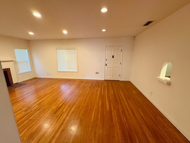 Building Photo - Updated and Stunning 2bed/1bath home in Mi...