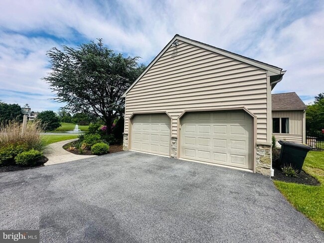 Building Photo - 15 Shetland Dr