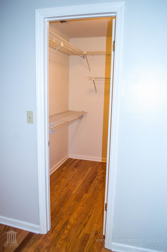 Building Photo - Beautiful Large home off of Mahan