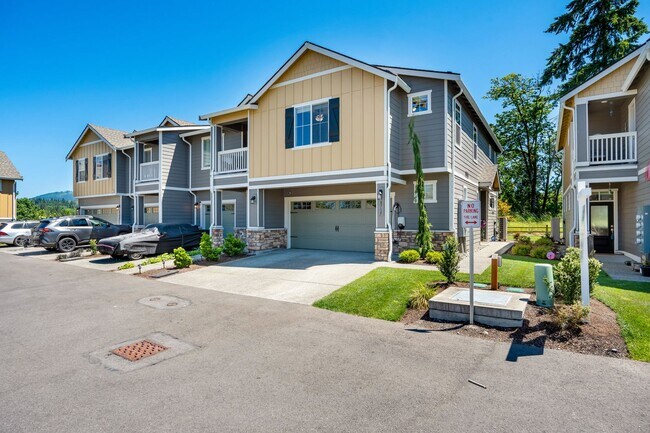 Building Photo - Newly Built Townhome 4bd 2.5ba