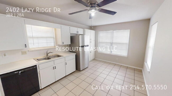 Building Photo - 2402 Lazy Ridge Dr