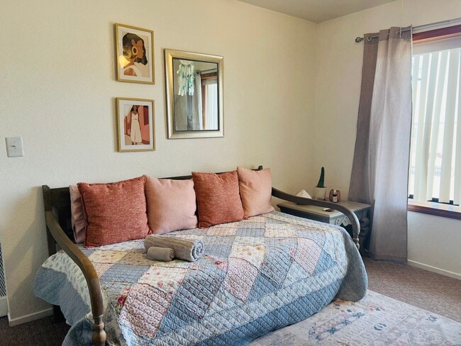 Building Photo - Beautiful BOHO Home Near the National Park