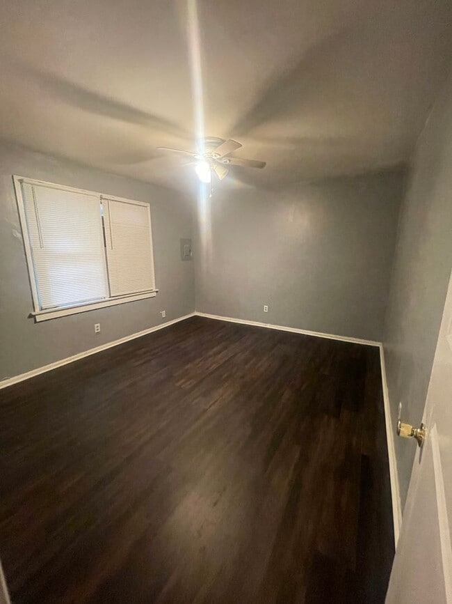 Building Photo - Cute Duplex in South Memphis