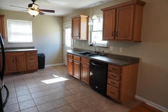 Building Photo - 942 Mildred Dr