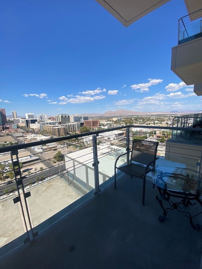 Building Photo - Stunning Fully Furnished Loft with Breathtaking Views of the Las Vegas Strip!
