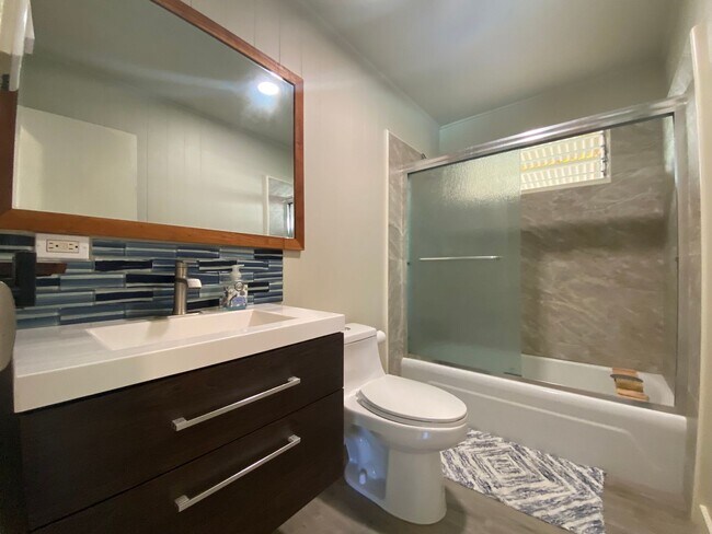 Building Photo - Charming Vintage 3-Bedroom, 1-Bath Home in Waimea