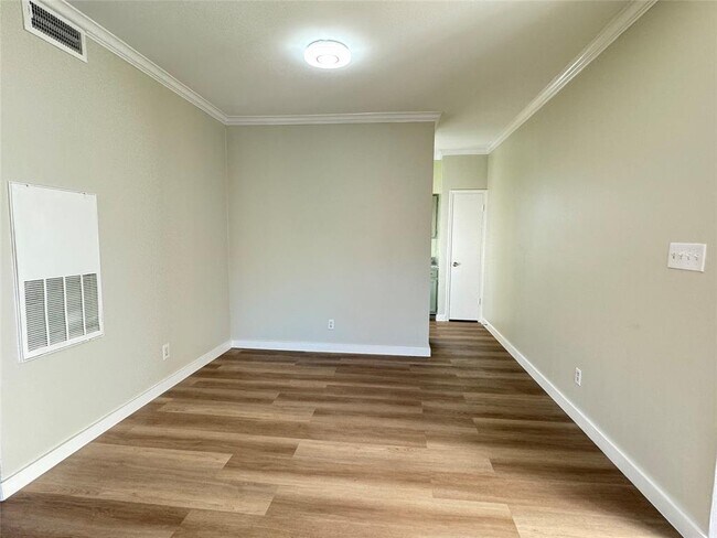 Building Photo - 6500 Harbor Town Dr