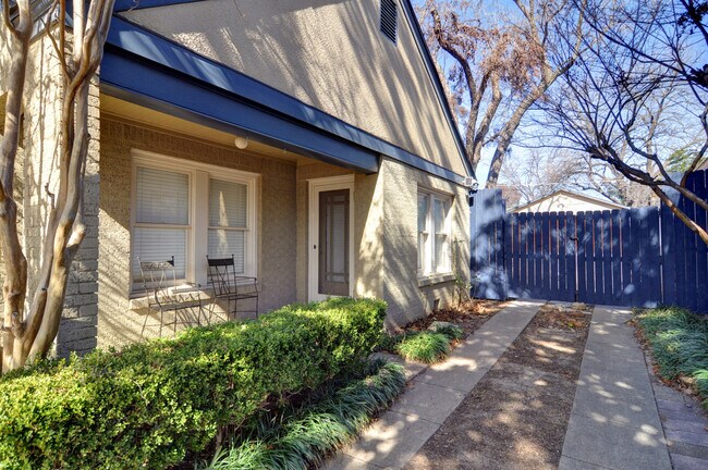 Building Photo - 4128 Pershing Ave