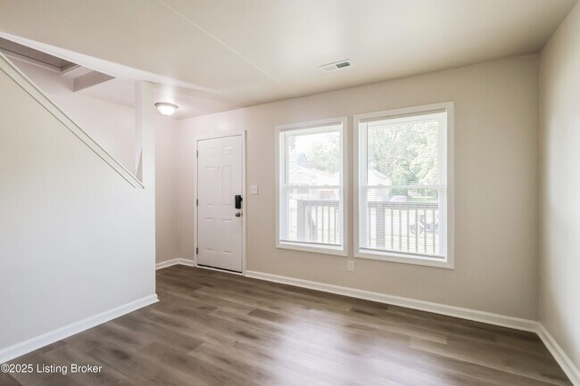Building Photo - 2541 Rowan St