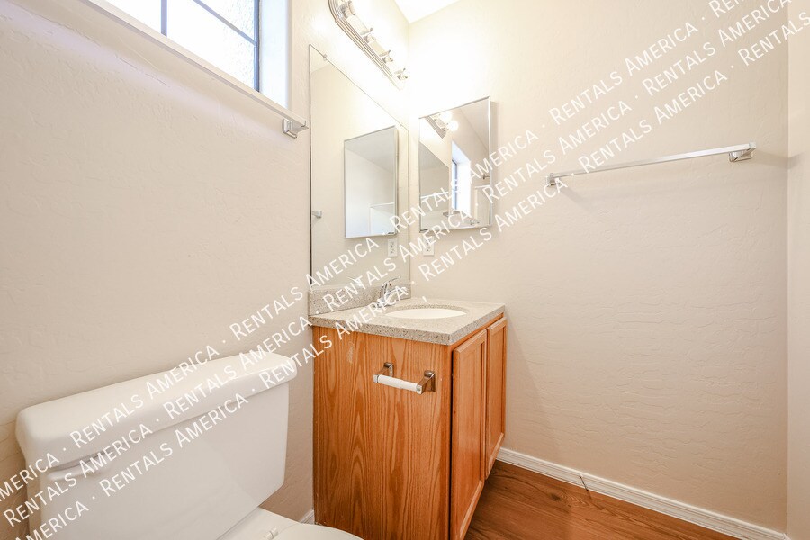 Building Photo - 3716 E University Dr