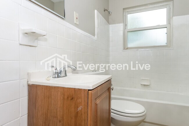 Building Photo - 1507 Mary Jane Ave