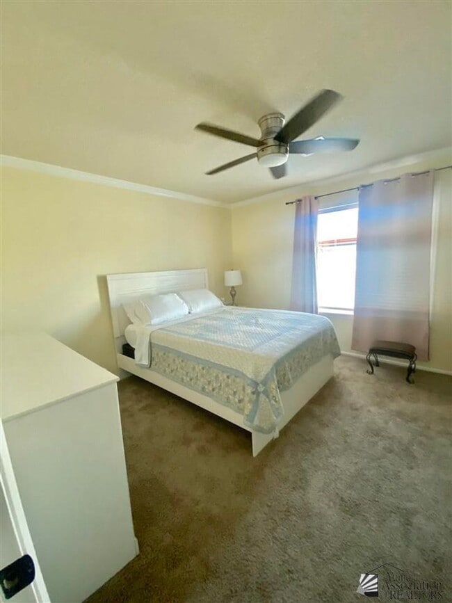 Building Photo - Furnished 3 bed/2bath HOME