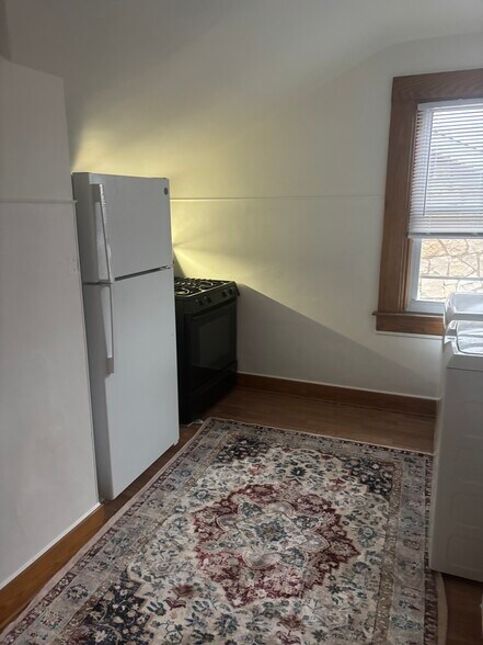 Building Photo - 554 Eastern Pky