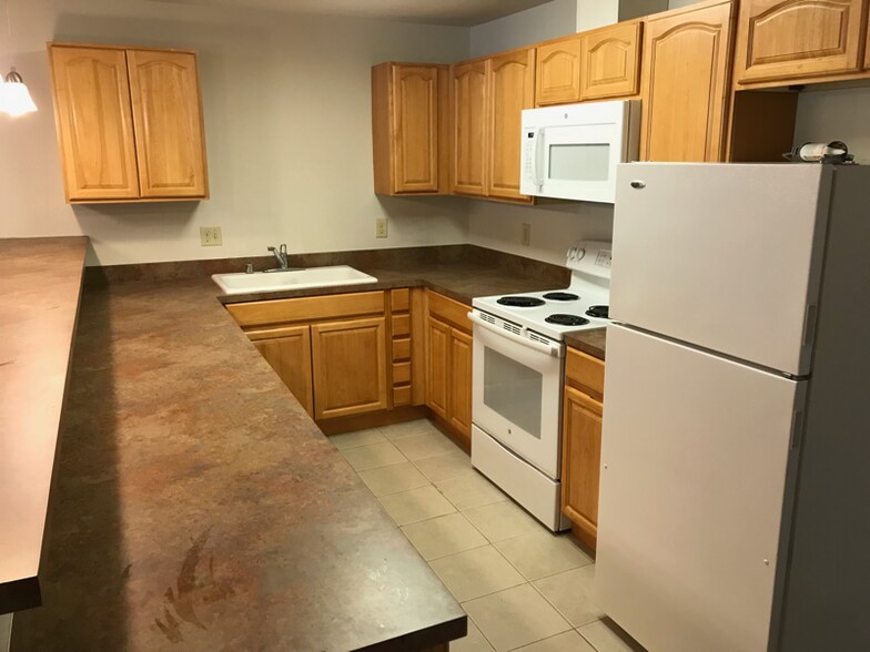 Building Photo - 4220 S 164th St