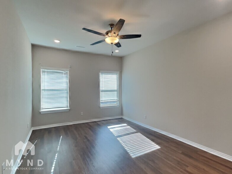 Building Photo - 421 Citation St