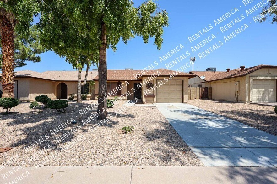 Building Photo - 2834 E Isabella Ave